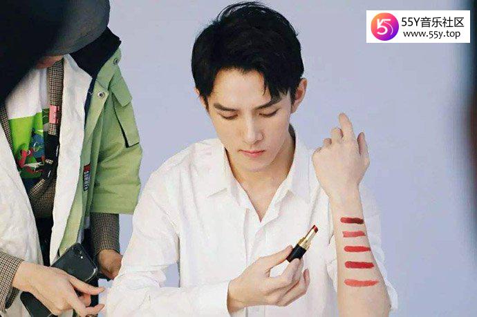 李佳琦相机没电罢工