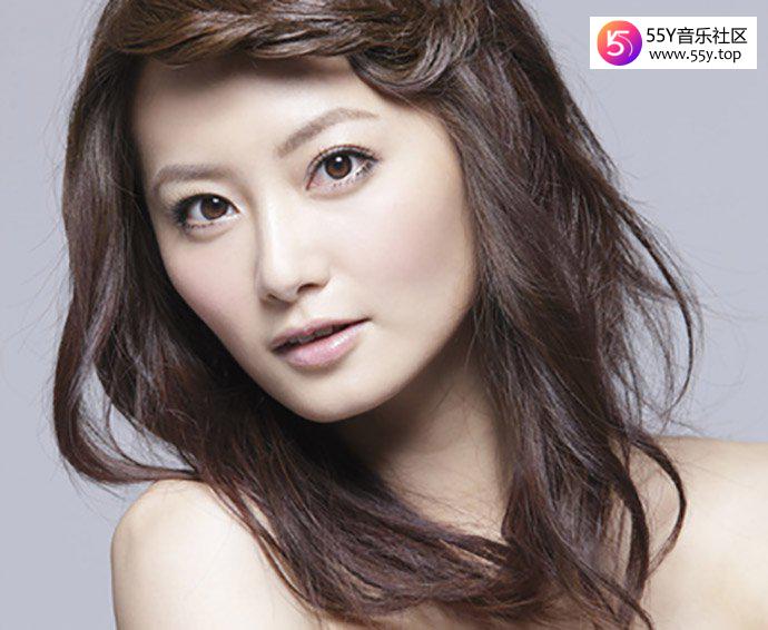 刘亮佐是台湾的主持人兼演员,人气并没有妻子赵虹乔的高,甚至还离异过