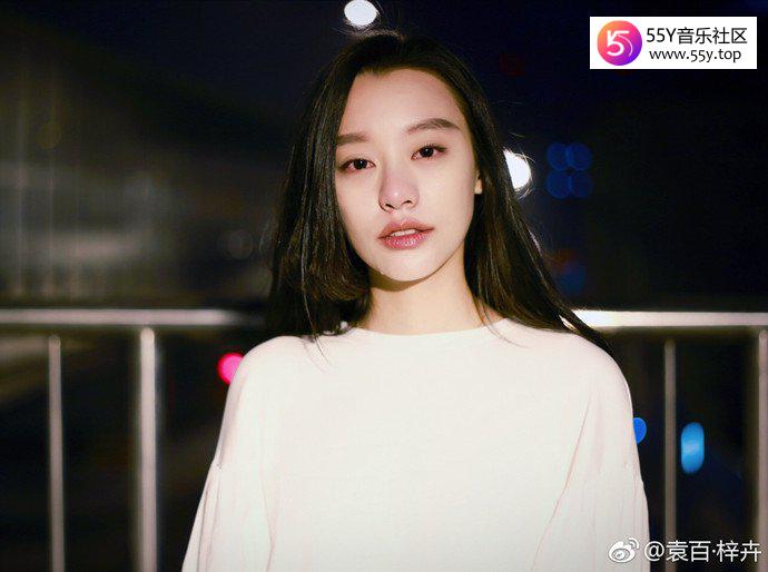 袁百梓卉撞脸奚梦瑶