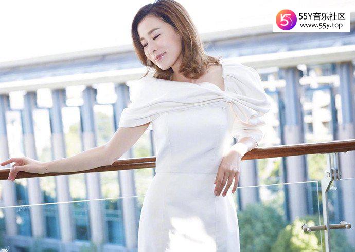 45岁佘诗曼至今未婚