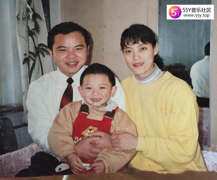 黄子韬和父母亲