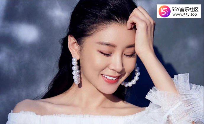 李小萌老公是谁 与王雷结婚7年生一子一家三口照片曝光