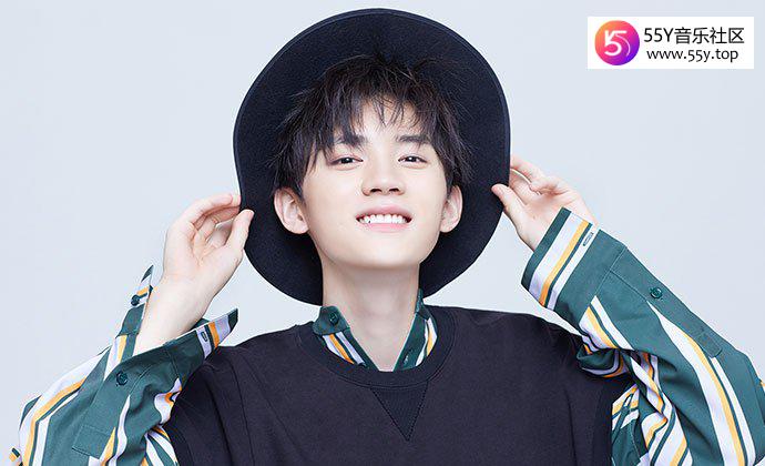 周翊然家庭背景