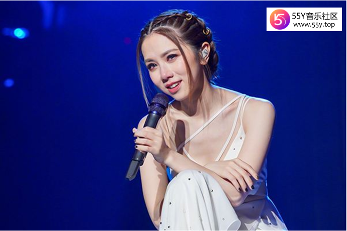 巨肺小天后邓紫棋
