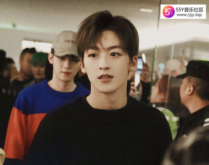 何洛洛是谁揭秘其成名史