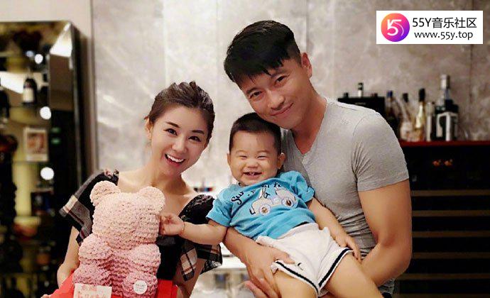 李小萌王雷一家三口