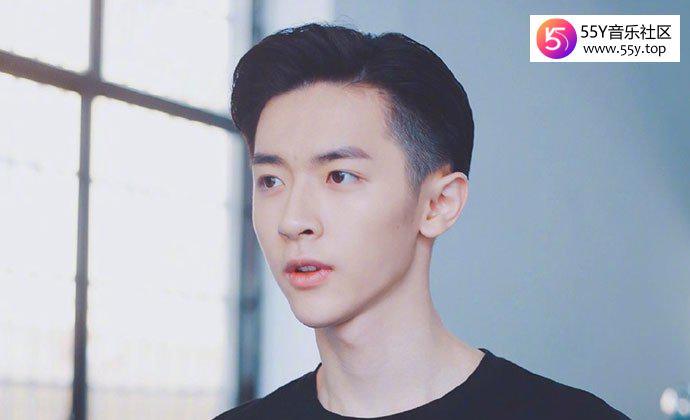 张逸杰照片