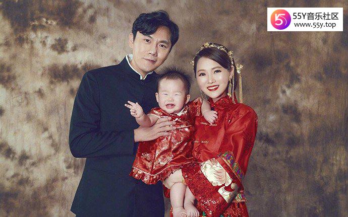 秦昊伊能静小米粒合影