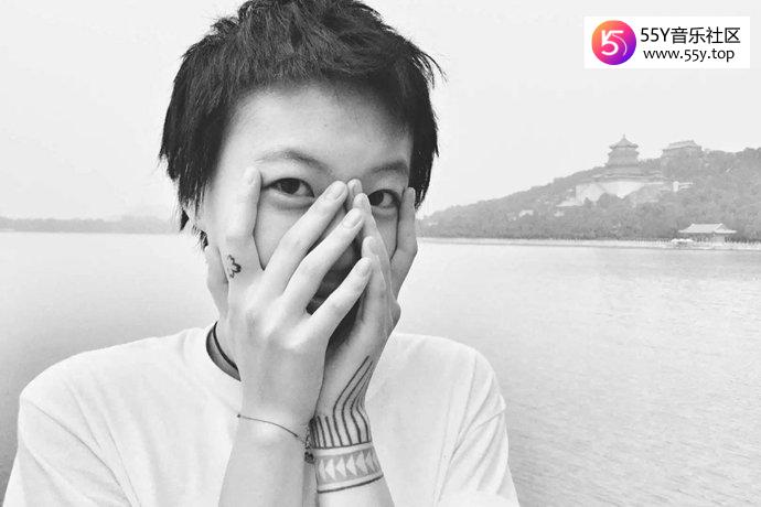 窦靖童交往圈内同性女友