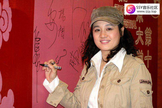 伍宇娟因离婚退出娱乐圈