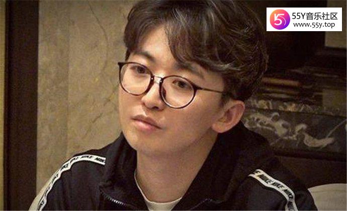 跑男导演姚译添结婚了吗 颜值超高被网友喊话出道