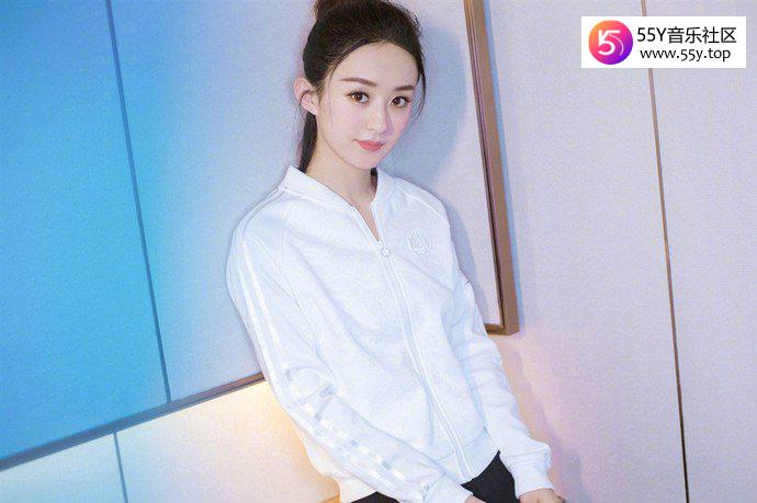 赵丽颖一直有扒拉菜的习惯
