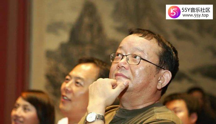 王刚现任妻子郑艳东小二十岁