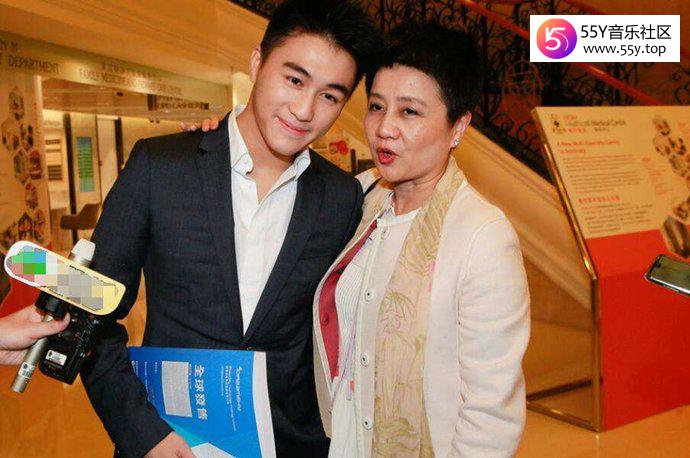 何猷君更改微博认证