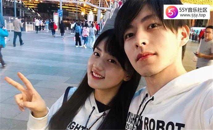 郭文韬与女友合照