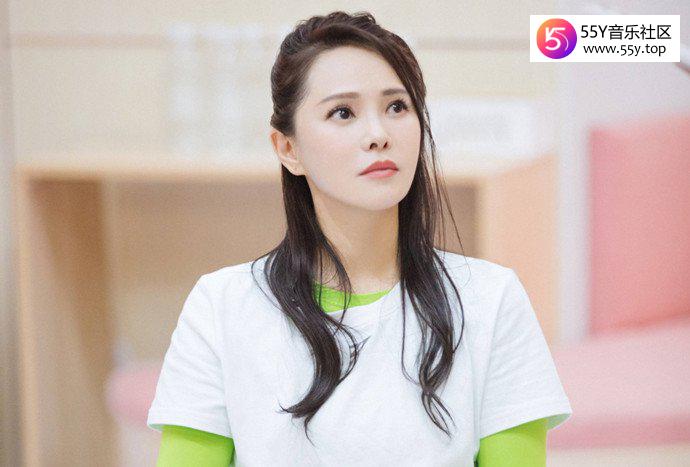 黄圣依看伊能静的表情 伊能静做了什么惹人生厌？