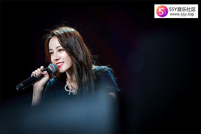 迪丽热巴直播出事故 该猥琐男是谁扒皮竟然私下骚扰热巴多次